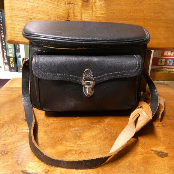 Vintage black leather camera bag with original shouder strap: The Kam-Ra Bag 843 - Picture 1 of 13